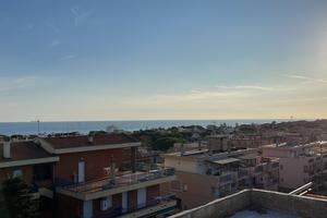 Attico vista mare 136mq 3 bagni e Box stupendo