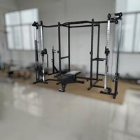 Power rack con lat machine e cavi Incrociati