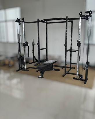 Power rack con lat machine e cavi Incrociati