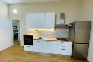 Nuovo con arredi mai usati