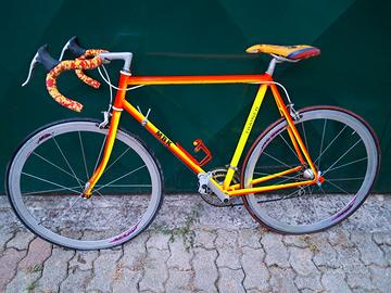 Bici da corsa MBK.