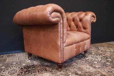 Poltrona Chesterfield club in pelle marrone chiaro