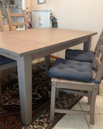 Tavolo Ikea in pino massiccio + 4 sedi