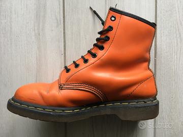 Vintage Dr.Martens Arancioni, 1460. 6UK