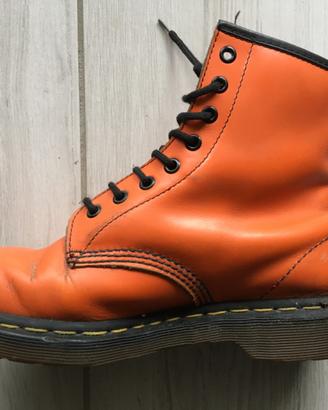 Vintage Dr.Martens Arancioni, 1460. 6UK