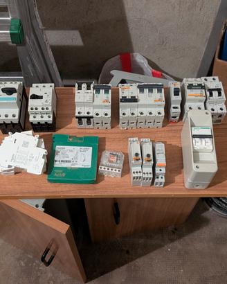Set di Relé e Teleruttori e Magnetotermici