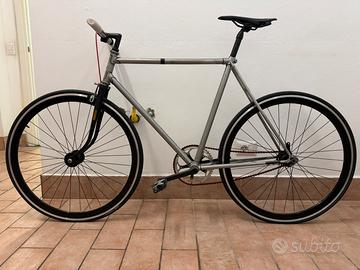 Bici artigianale contro pedale