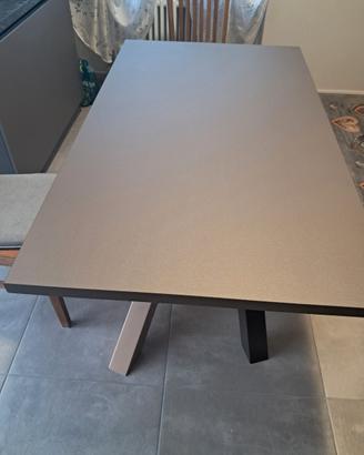 tavolo da cucina con sedie 