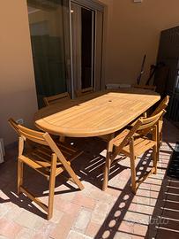 Tavolo da esterno allungabile con sedie in legno