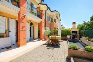 VILLA A SCHIERA A SAN MAURO PASCOLI