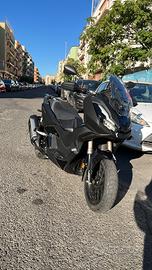ADV 350 anno 2024  TOTAL BLACK