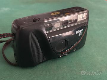 Nikon RF2 macchina fotografica analogica 35mm