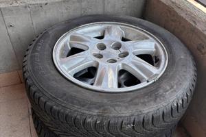 4 cerchi originali Subaru 15” con gomme Pirelli