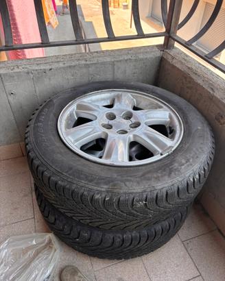 4 cerchi originali Subaru 15” con gomme Pirelli