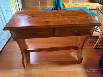 Tavolo in legno di pino