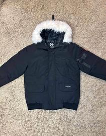 Giacca Invernale Nera con Cappuccio e Pelliccia – 