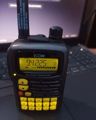 Icom IC-E90 Ricetrasmittente Tribanda, AM-FM-FMW