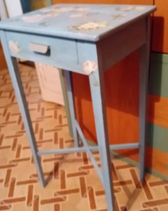 Tavolino shabby chic azzurro polvere