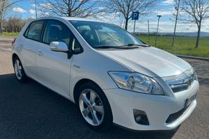 Toyota Auris 1.8 Hybrid-automatic-tagliandi Toyota