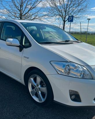 Toyota Auris 1.8 Hybrid-automatic-tagliandi Toyota