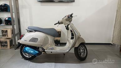 Piaggio Vespa 300 GTS