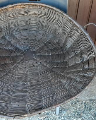 antico ventilabro per grano in vimini