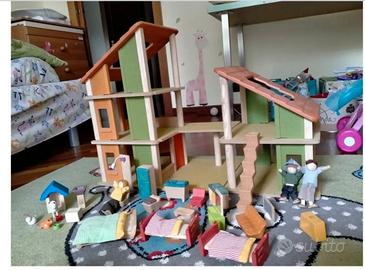 Casa delle bambole in legno