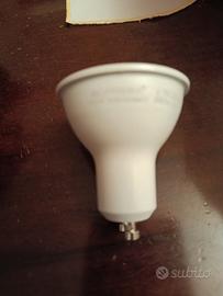 lampadina LED 6 lampadine 5 euro ciascuna 