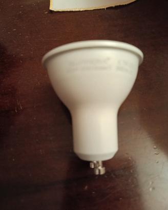 lampadina LED 6 lampadine 5 euro ciascuna 
