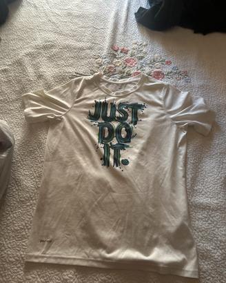 Maglietta nike bianca just do it.