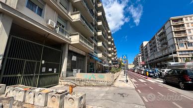 Piccolo box auto in Via Ausonia