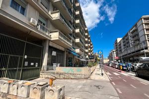 Piccolo box auto in Via Ausonia