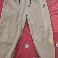 pantalone nike tech