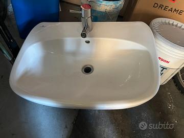 Lavabo sospeso Pozzi Ginori con miscelatore