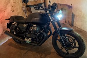 Moto Guzzi V7 Stone IV 850 ottobre 2023