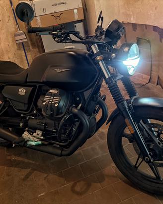 Moto Guzzi V7 Stone IV 850 ottobre 2023