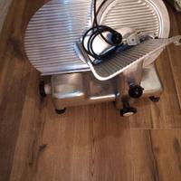 affettatrice in acciaio