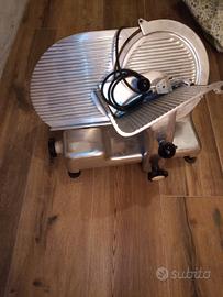 affettatrice in acciaio