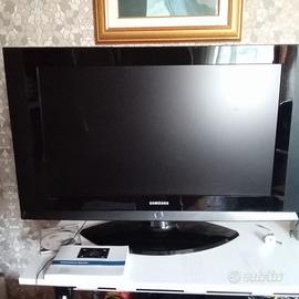 TV 32''  pollici Samsung con telecomando.