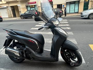 Honda sh 300 sport