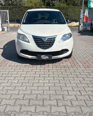 Lancia Ypsilon 1.2 69 CV 5 porte S&S Silver