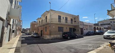 PALAZZINA DI DUE PIANI CON ampio ATRIO
