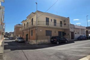 PALAZZINA DI DUE PIANI CON ampio ATRIO