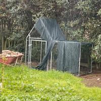 Gabbia chiusa galline