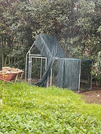 Gabbia chiusa galline