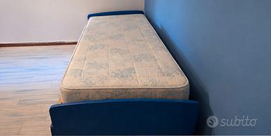 Letto in legno massiccio 