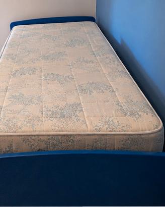 Letto in legno massiccio 