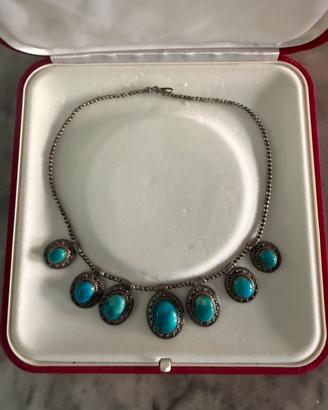Collana con inserti color turchese