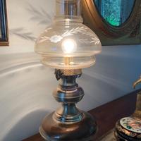 Lampada da appoggio in argento e vetro lavorato