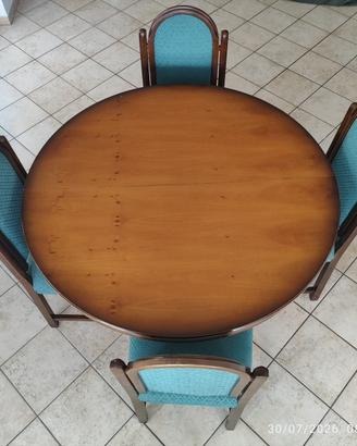 Tavolo e 4 sedie